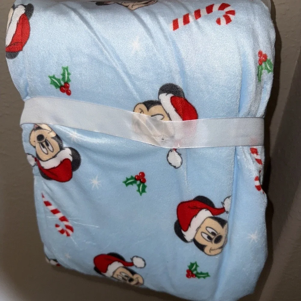 Disney Mickey Mouse Christmas‎ Baby Blanket (30 X 40 Inches) Brand New.